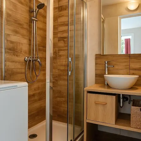 T2 - Reve D'azur 20m2 Bord De - Piscine Partagee - Parking - Bbq - Draps Inclus *