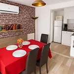 Apartment De La Nartelle A Quelques Pas -t2- 20m2 - Piscine Partagee - Parking - Bbq - Calme & Detente Au Reve D'azur *